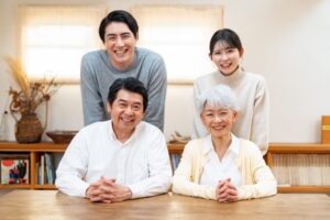 高齢の親の生活が心配になったときに考えたい5つのこと｜家族ができるサポートを解説
