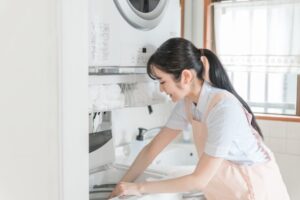 高齢者の家事を家族だけで支えるのが難しいときの選択肢｜親の暮らしを支える方法