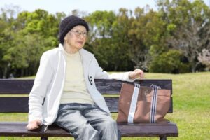 高齢者の見守りで大切なこと｜過干渉にならないためのポイント