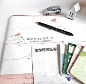 遺品整理で捨ててはいけないものとは？確認したい大切な物について
